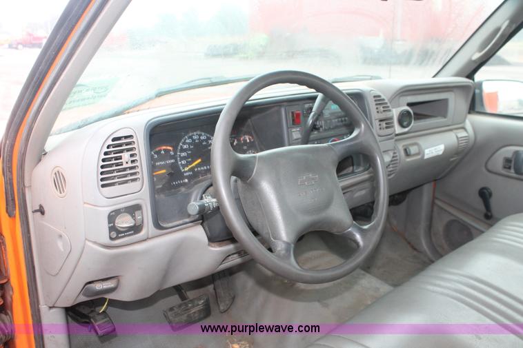 image for item I8037 1999 Chevrolet 2500 utility truck