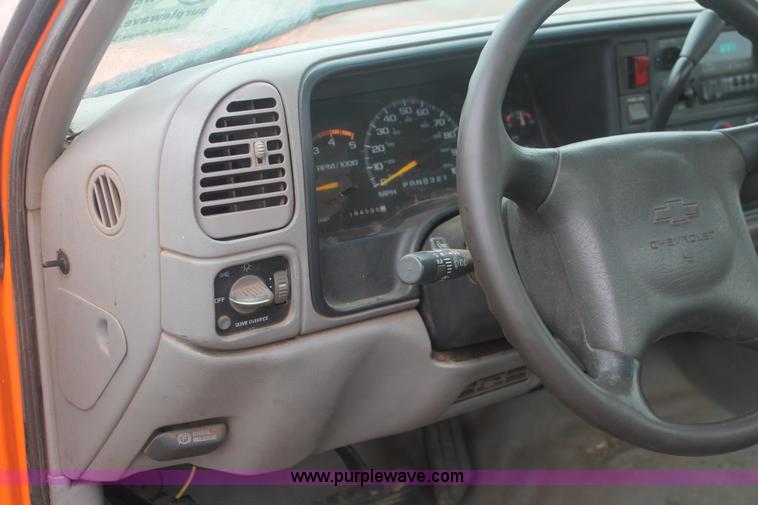 image for item I8037 1999 Chevrolet 2500 utility truck