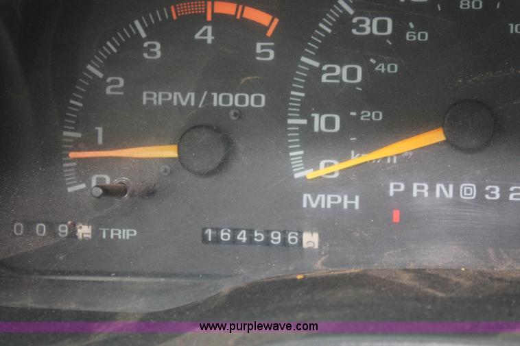 image for item I8037 1999 Chevrolet 2500 utility truck