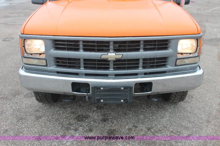 image for item I8037 1999 Chevrolet 2500 utility truck