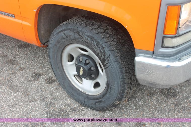 image for item I8037 1999 Chevrolet 2500 utility truck