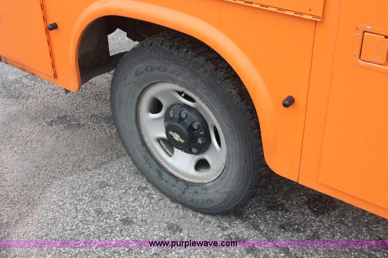 image for item I8037 1999 Chevrolet 2500 utility truck