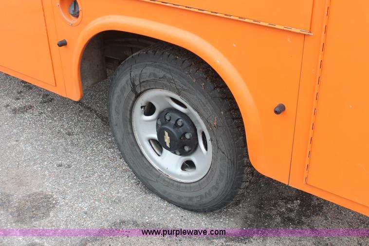 image for item I8037 1999 Chevrolet 2500 utility truck