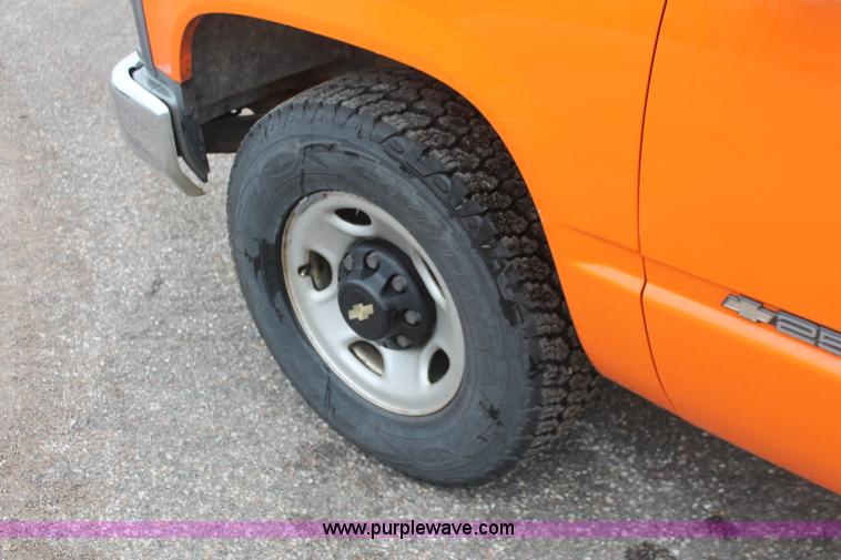 image for item I8037 1999 Chevrolet 2500 utility truck