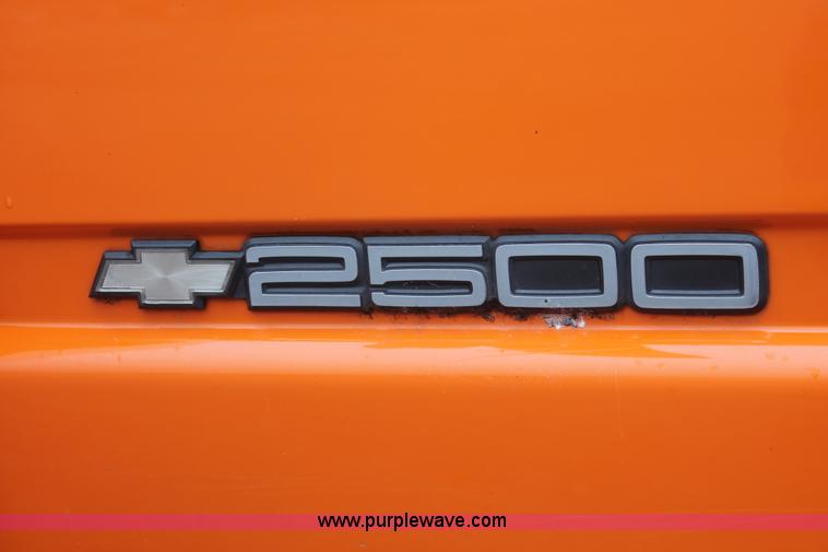 image for item I8037 1999 Chevrolet 2500 utility truck