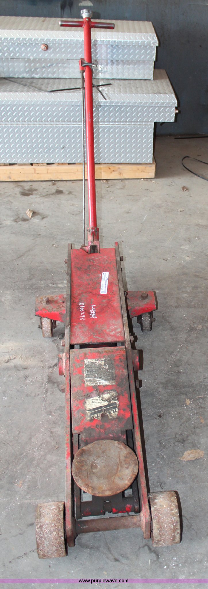 1997 Blackhawk 10 ton floor jack in Topeka, KS Item AU9425 sold