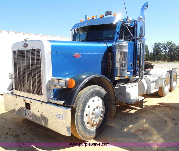 image for item E7548 1988 Peterbilt 379 semi truck