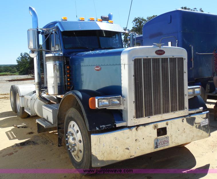 image for item E7548 1988 Peterbilt 379 semi truck