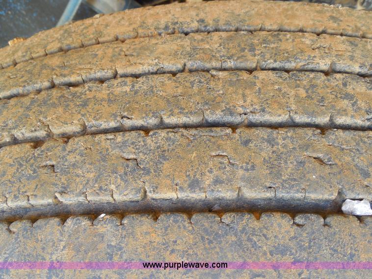 image for item E7548 1988 Peterbilt 379 semi truck