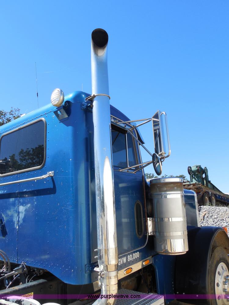 image for item E7548 1988 Peterbilt 379 semi truck