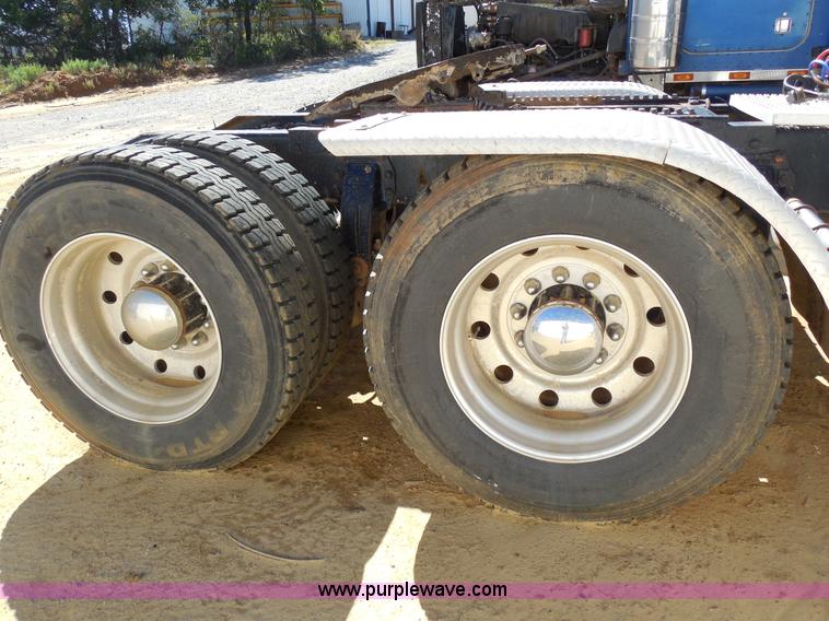 image for item E7548 1988 Peterbilt 379 semi truck