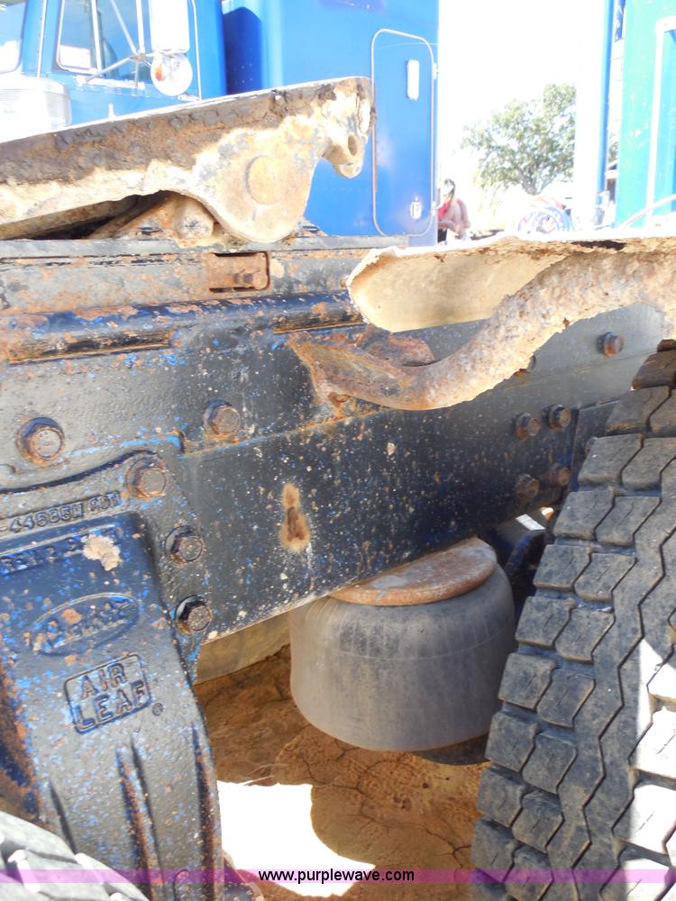 image for item E7548 1988 Peterbilt 379 semi truck