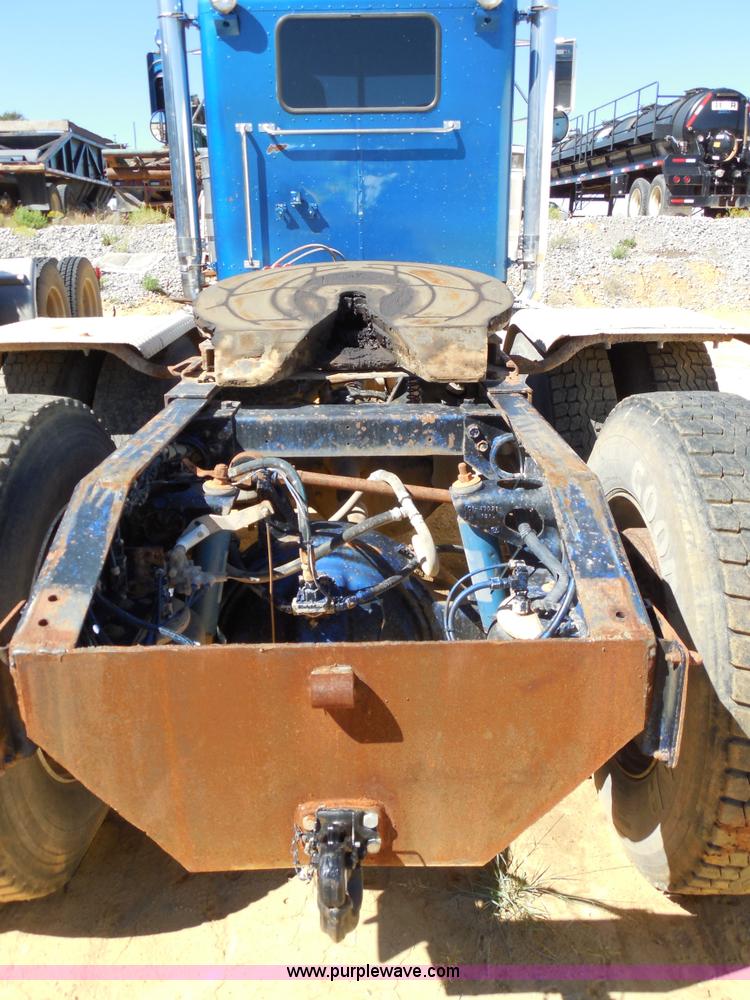 image for item E7548 1988 Peterbilt 379 semi truck