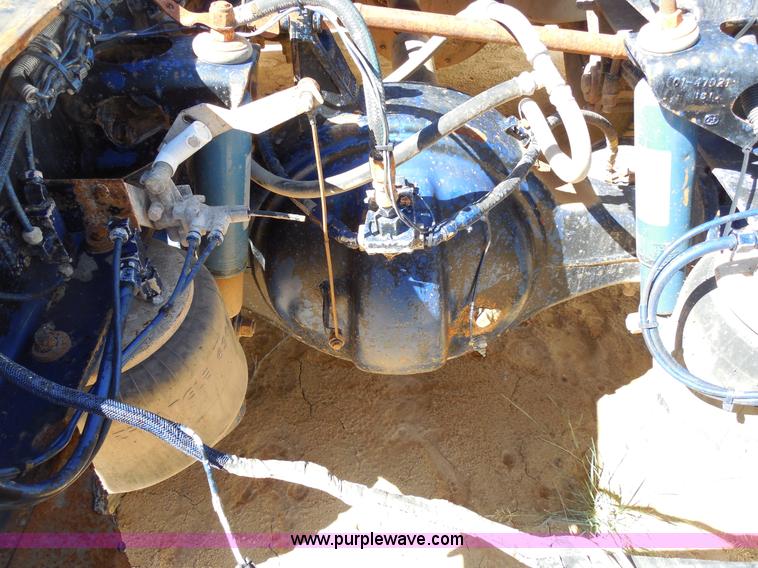 image for item E7548 1988 Peterbilt 379 semi truck