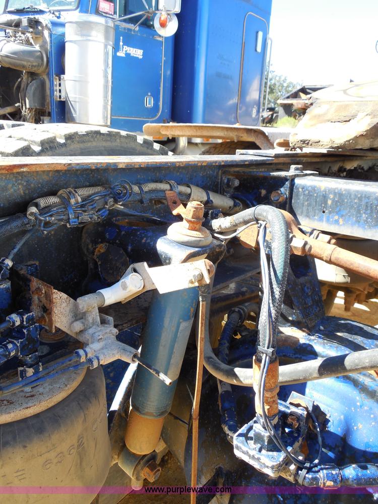 image for item E7548 1988 Peterbilt 379 semi truck