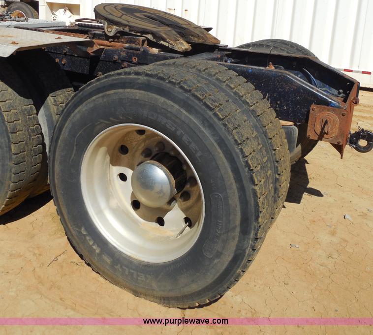 image for item E7548 1988 Peterbilt 379 semi truck