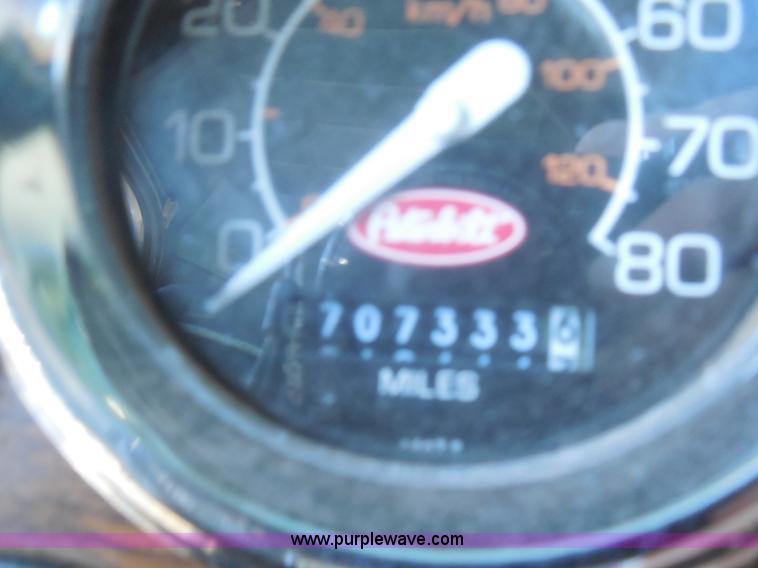 image for item E7548 1988 Peterbilt 379 semi truck