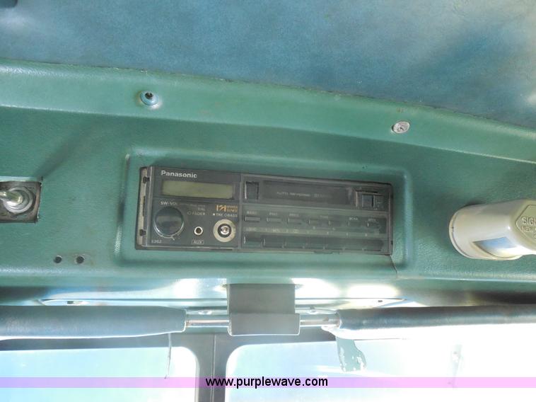 image for item E7548 1988 Peterbilt 379 semi truck