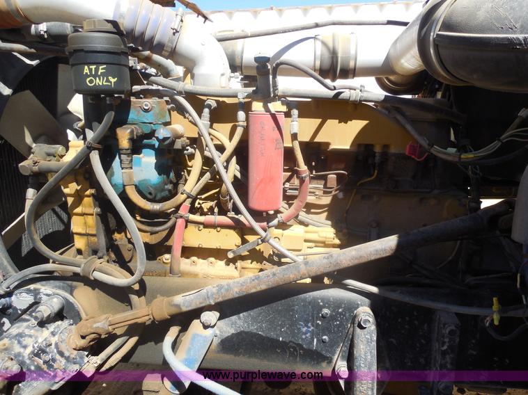 image for item E7548 1988 Peterbilt 379 semi truck