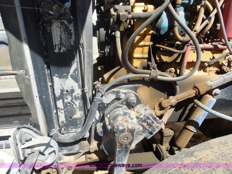 image for item E7548 1988 Peterbilt 379 semi truck