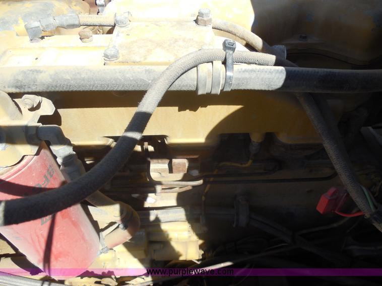 image for item E7548 1988 Peterbilt 379 semi truck