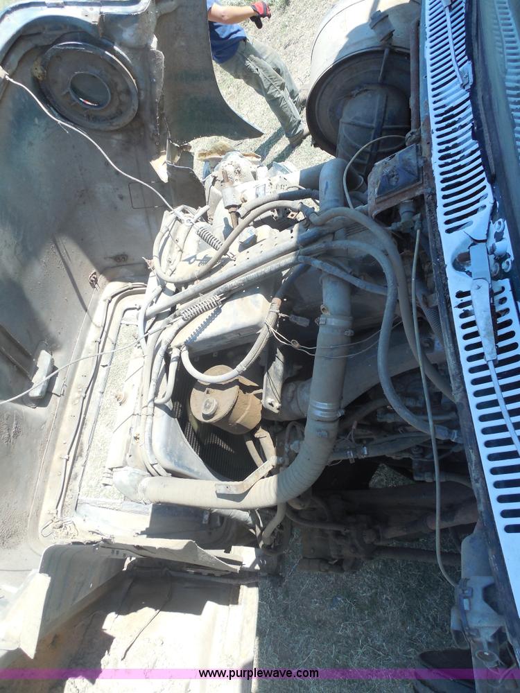 image for item E7601 1991 Ford LS9000 feed truck