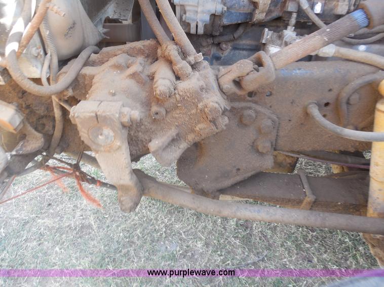 image for item E7601 1991 Ford LS9000 feed truck