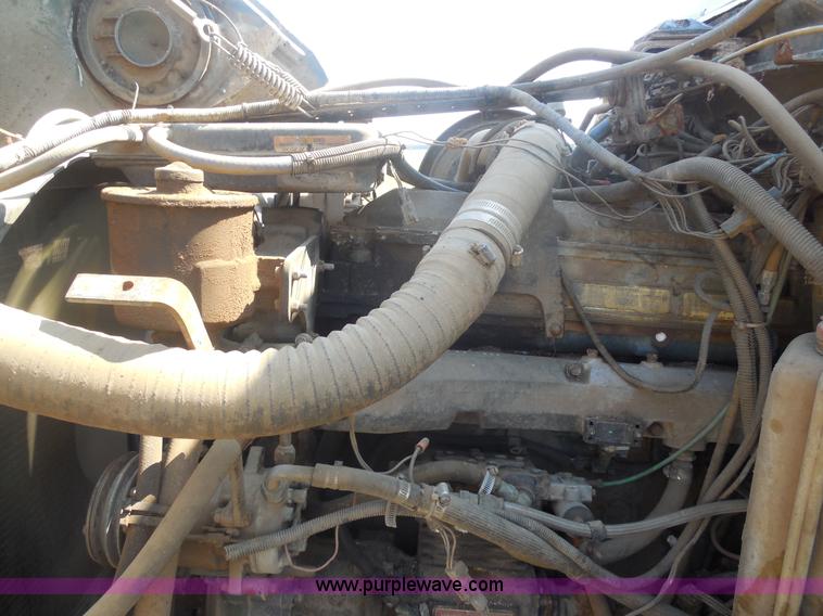 image for item E7601 1991 Ford LS9000 feed truck