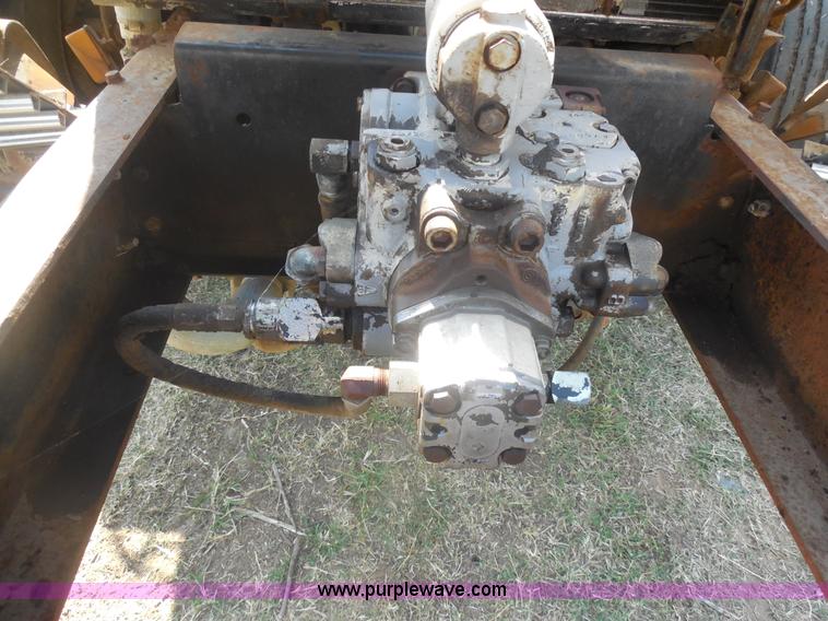 image for item E7601 1991 Ford LS9000 feed truck