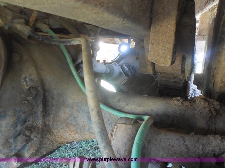 image for item E7601 1991 Ford LS9000 feed truck