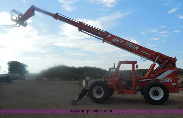 image for item E7628 1994 SkyTrak 10054 telehandler