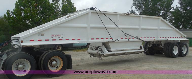 image for item E7688 2000 Trail Blazer S-4002 belly dump trailer