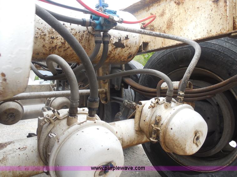 image for item E7688 2000 Trail Blazer S-4002 belly dump trailer