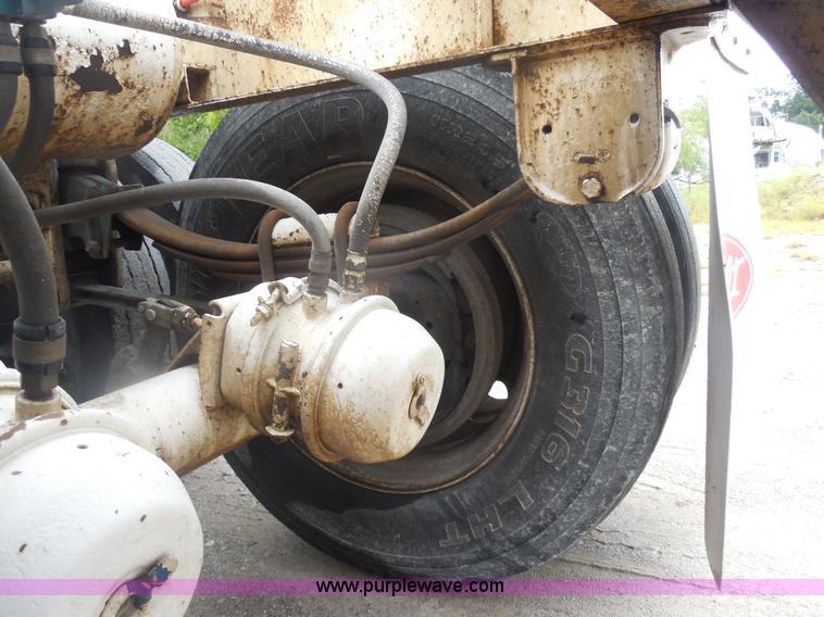 image for item E7688 2000 Trail Blazer S-4002 belly dump trailer