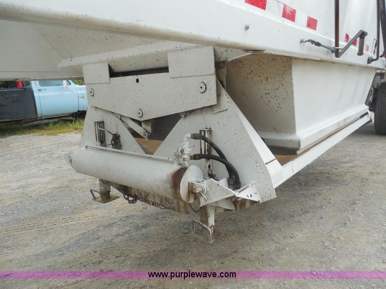 image for item E7688 2000 Trail Blazer S-4002 belly dump trailer