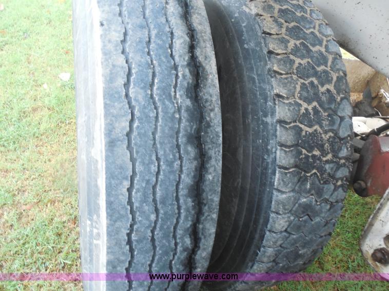 image for item E7689 2000 Trail Blazer S-4002 belly dump trailer