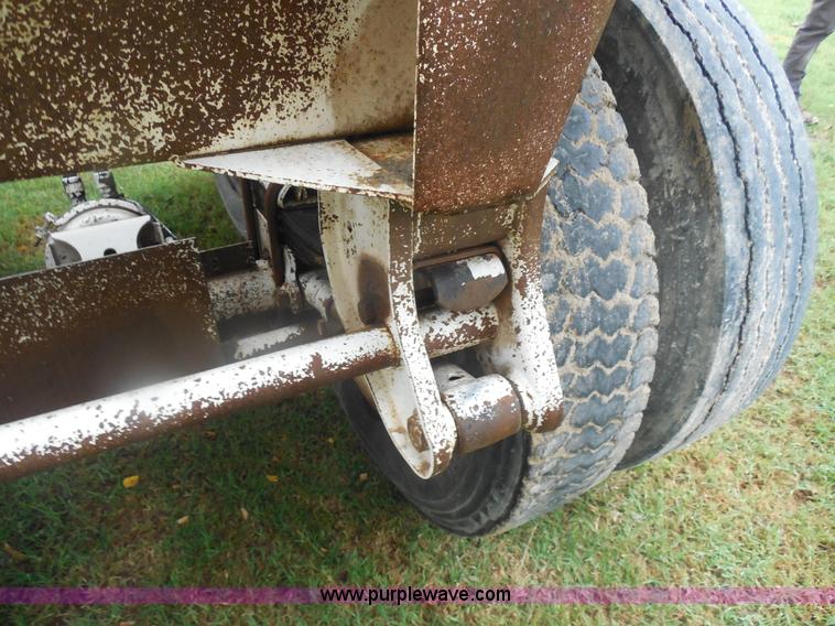 image for item E7689 2000 Trail Blazer S-4002 belly dump trailer