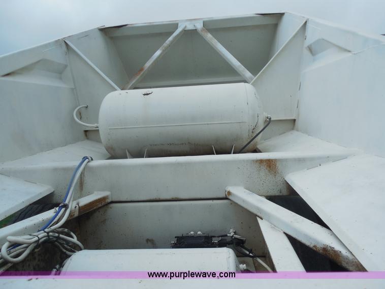 image for item E7689 2000 Trail Blazer S-4002 belly dump trailer