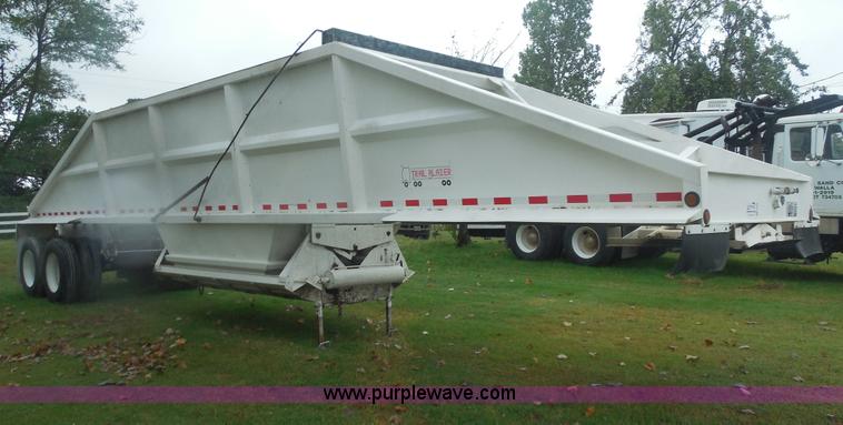 image for item E7689 2000 Trail Blazer S-4002 belly dump trailer
