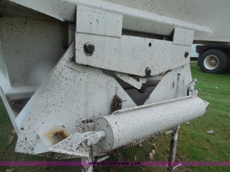 image for item E7689 2000 Trail Blazer S-4002 belly dump trailer