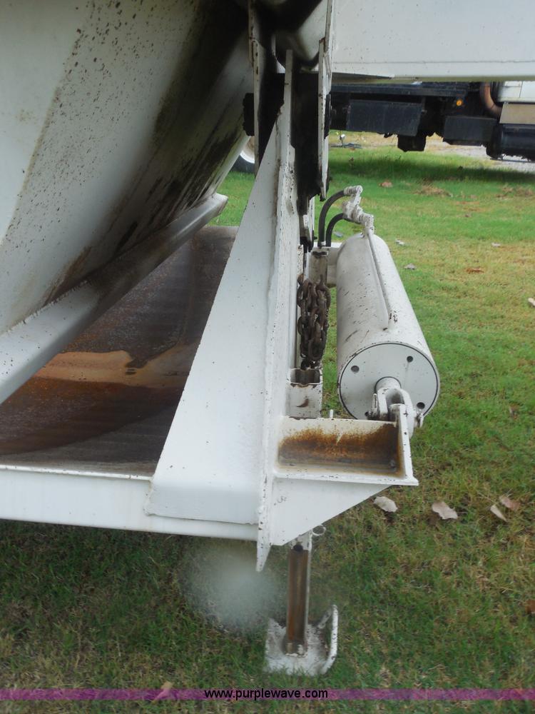 image for item E7689 2000 Trail Blazer S-4002 belly dump trailer