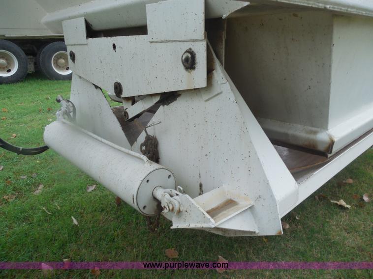 image for item E7689 2000 Trail Blazer S-4002 belly dump trailer