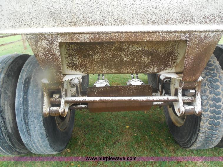 image for item E7689 2000 Trail Blazer S-4002 belly dump trailer