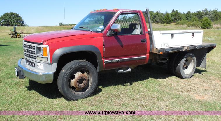 image for item E7716 1992 Chevrolet 3500HD flatbed truck