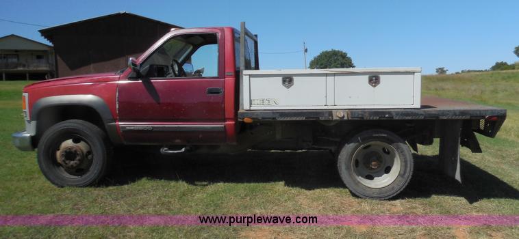 image for item E7716 1992 Chevrolet 3500HD flatbed truck