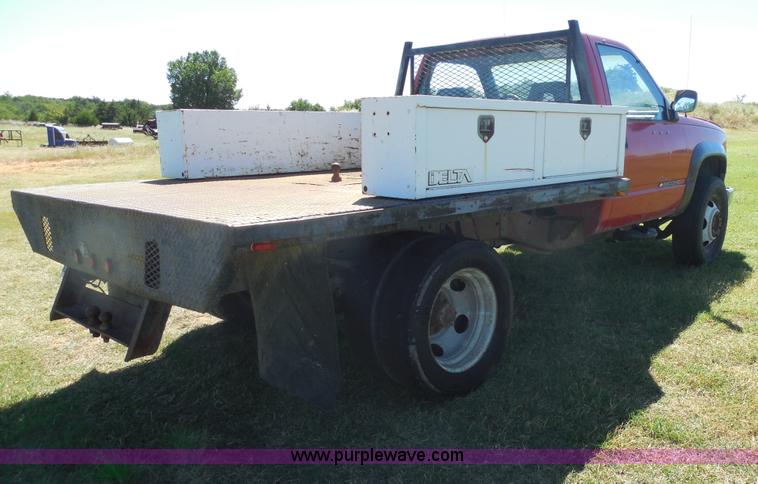 image for item E7716 1992 Chevrolet 3500HD flatbed truck