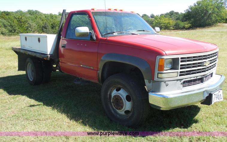 image for item E7716 1992 Chevrolet 3500HD flatbed truck