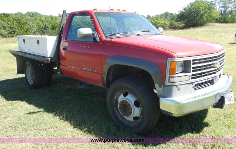image for item E7716 1992 Chevrolet 3500HD flatbed truck