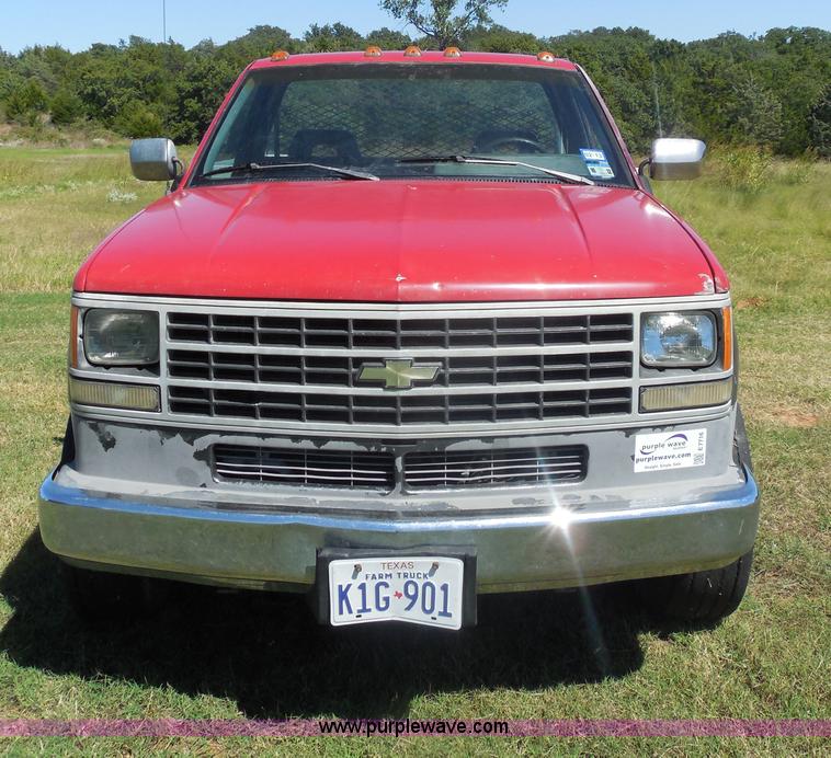 image for item E7716 1992 Chevrolet 3500HD flatbed truck