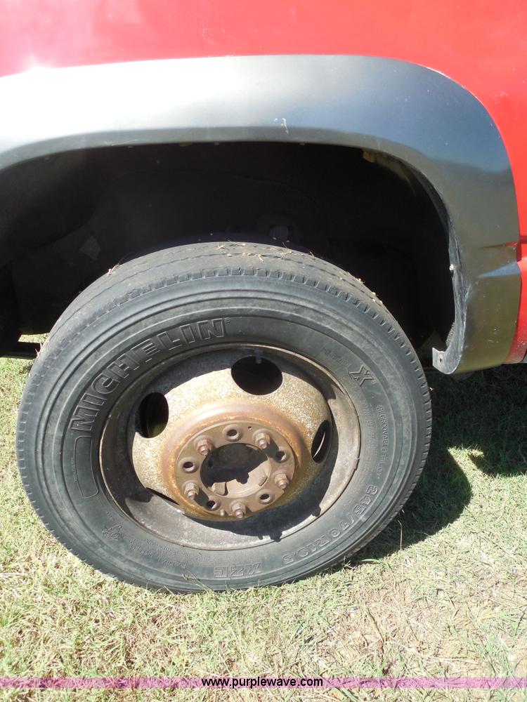 image for item E7716 1992 Chevrolet 3500HD flatbed truck